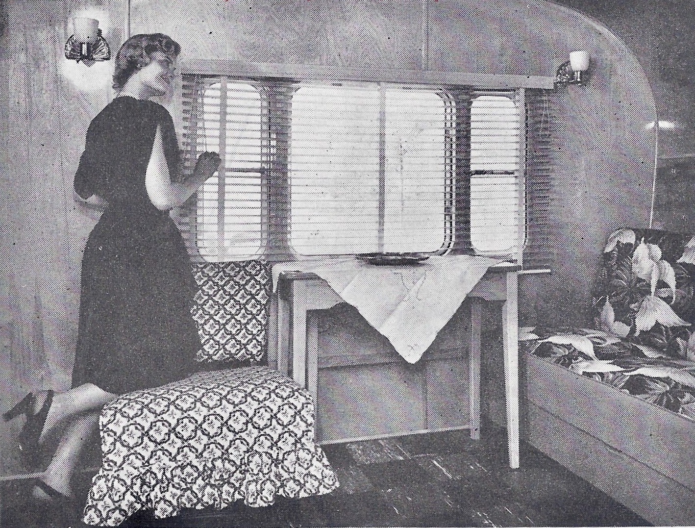 1950 fashion spacious living room trailer