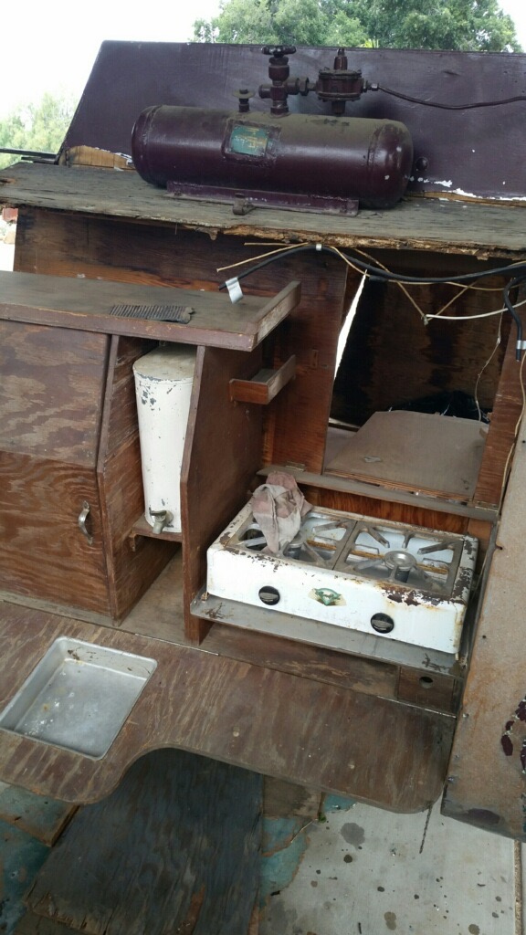 Back kitchen before repair