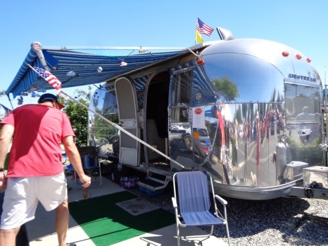 Rudy & Evelyn's 1968 Airstream Safari