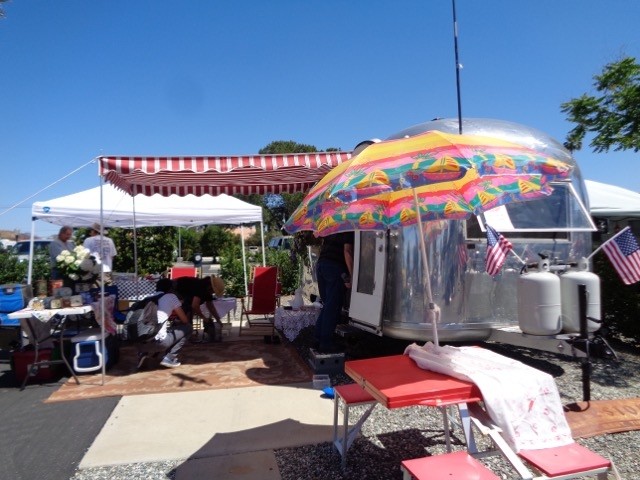 Roger & Bobbi's 1964 Airstream Globetrotter