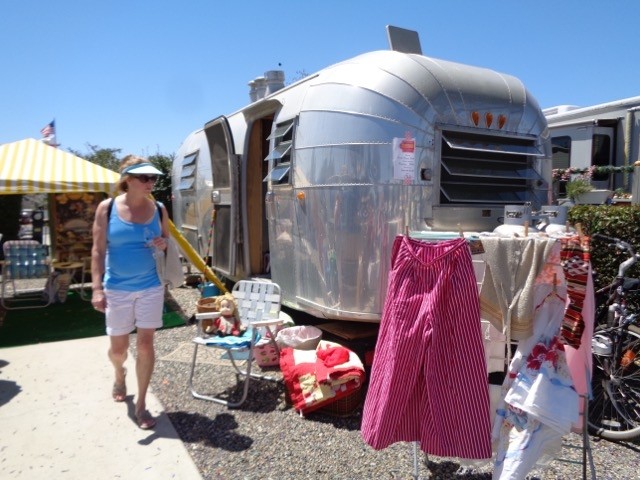 David & Dena's 1962 Avion Holiday