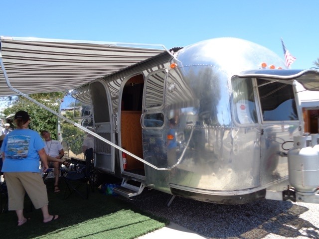 Bill & Brenda's 1969 Airstream Tradewind