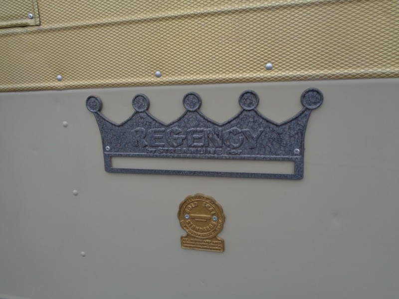 Streamline emblem