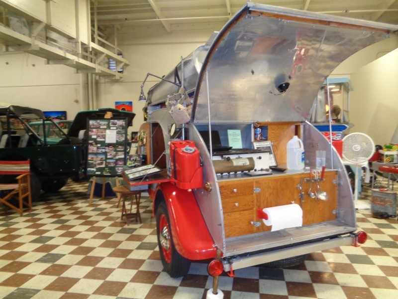 Larry's 1947 Kenskill Teardrop kitchen