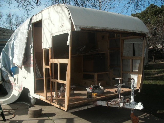 1960 SHASTA AIRFLYTE
Bob & Marti Domyancic
Chico, California