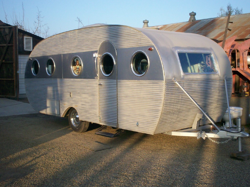 1953 AIRFLOAT
Ernie & Liss Crotty
Visalia, California