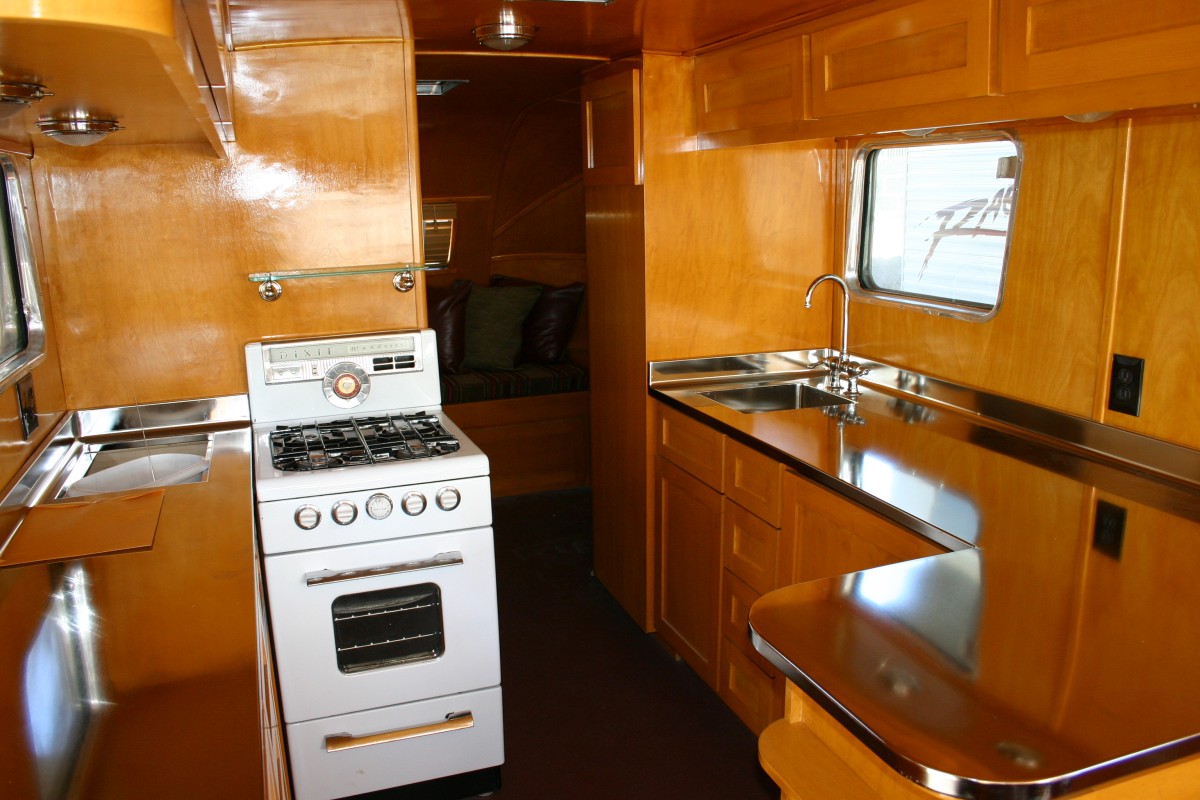 1948 SPARTAN MANOR
Bescoby
