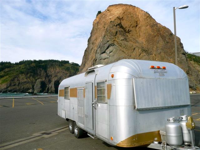 1965 SILVER STREAK ATLAS
Richard & Cynthia Horvath
Carlsbad, California