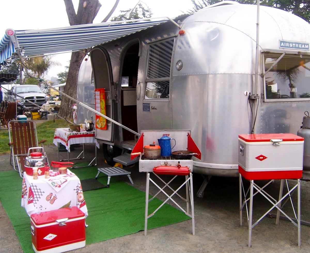 1965 AIRSTREAM
SAFARI INTERNATIONAL
David & Patricia Bybee
Long Beach, California