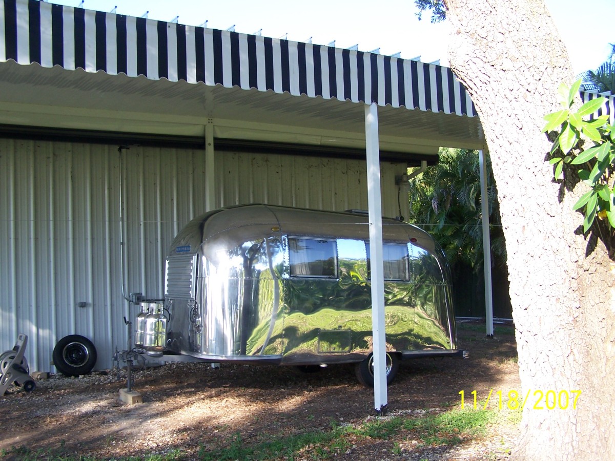 1967 AIRSTREAM
CARAVEL
Casper & Katherine
van Ryn
Norco, California