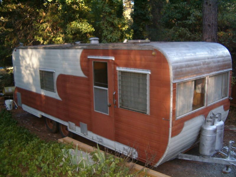 1958 ROADLINER
Bruce Booher
& Laura Parker
Sacramento, California