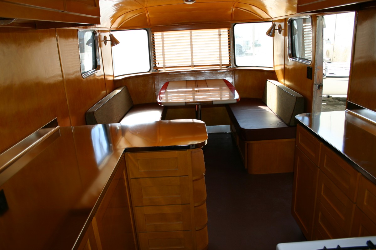 1948 SPARTAN MANOR
Bescoby