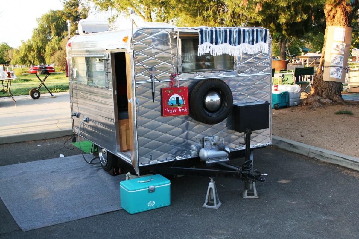 1950 CAMP LINER
Mike & Tia Clark
Hemet, California