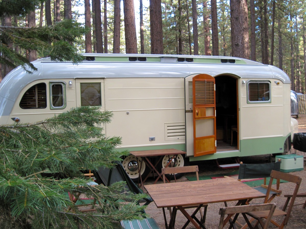 1950 WESTCRAFT
CORONADO PULLMAN
Chuck & Toni Miltenberger
Saugus, California