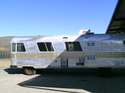 1965 STREAMLINE TRAVEL CAR
Robert Madrigal
& Alice Moreland
Dominguez Hills, California