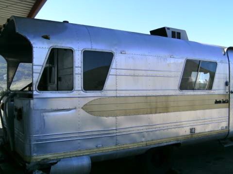 1965 STREAMLINE
TRAVEL CAR
Madrigal & Moreland
