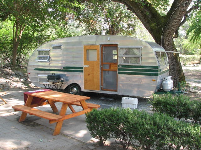 1954 TRAVELEZE 21 ES
Dan & Susan Cutright
Napa, California