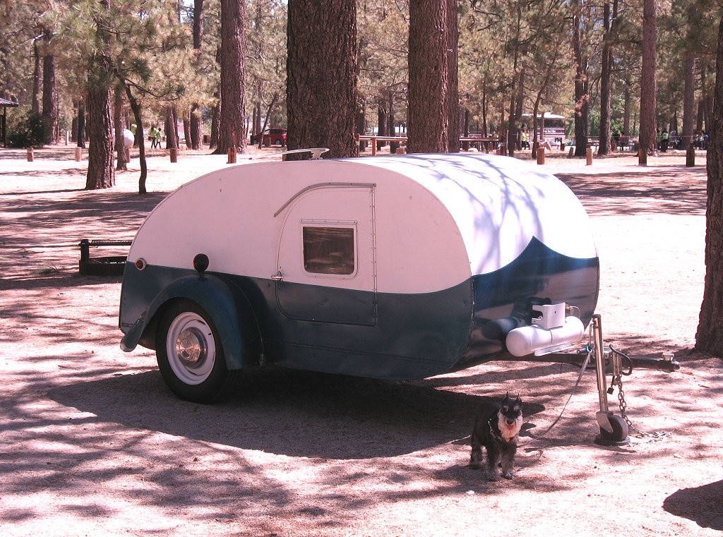 1947 KEN-SKILL
KUSTOM KAMPER
Model 10
Nick Taylor
San Diego, California