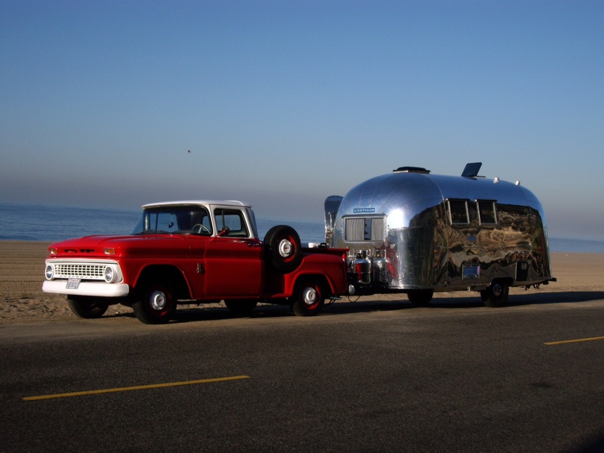 1962 AIRSTREAM
GLOBETROTTER
1963 Chevy Pickup
David & Ariadna Neel
Ventura, Californial