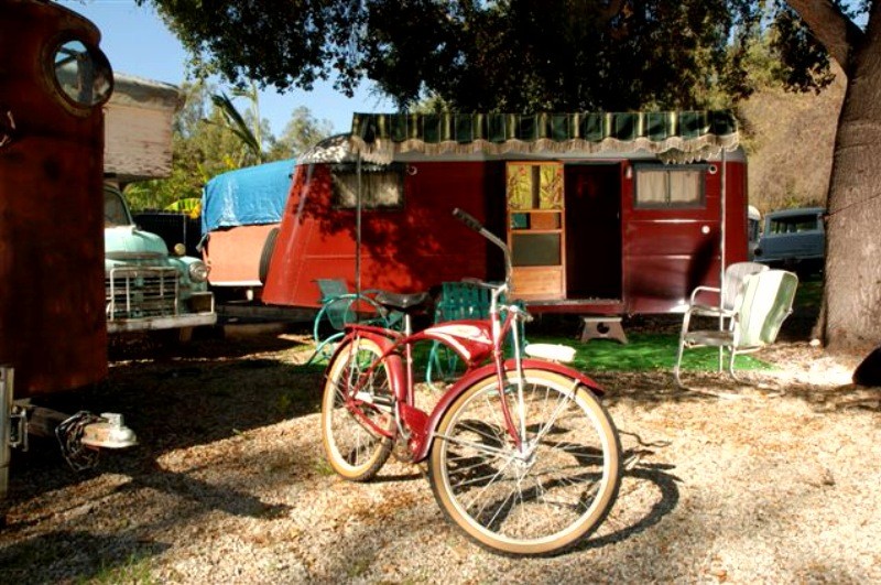 
1948 WESTCRAFT TAHOE
[view 1960 International Housecar tow vehicle]
John Agnew &amp; Yipsy
Altadena, California 