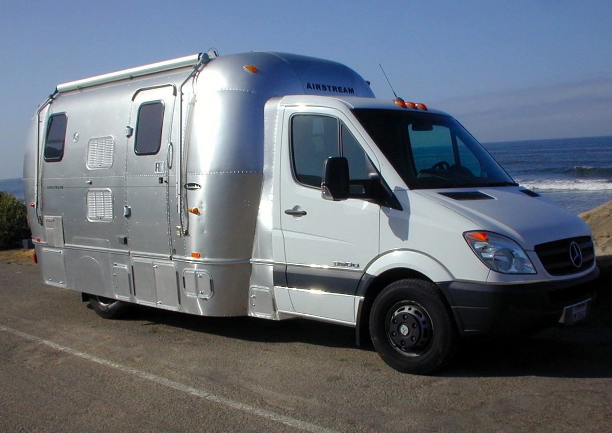 2005 Airstream Bambi
on 2007 Mercedes Sprint
Charles Mugler
& Karen Fox
Santa Barbara, California