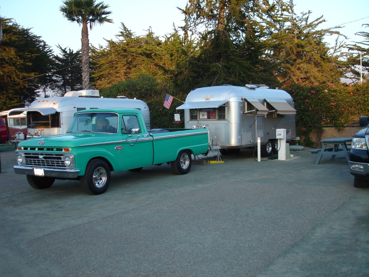 1965 Silver Streak Sabre
Doug Potts
& Sara van Ammelrooy
San Diego, California