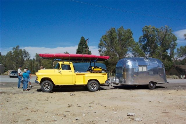 Chance meeting with Linda & Jack & their '56 Airstream