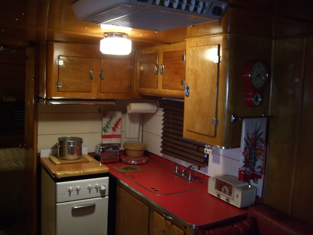 1950 Mobil Sportsman
Interior - Kitchen
Keenan