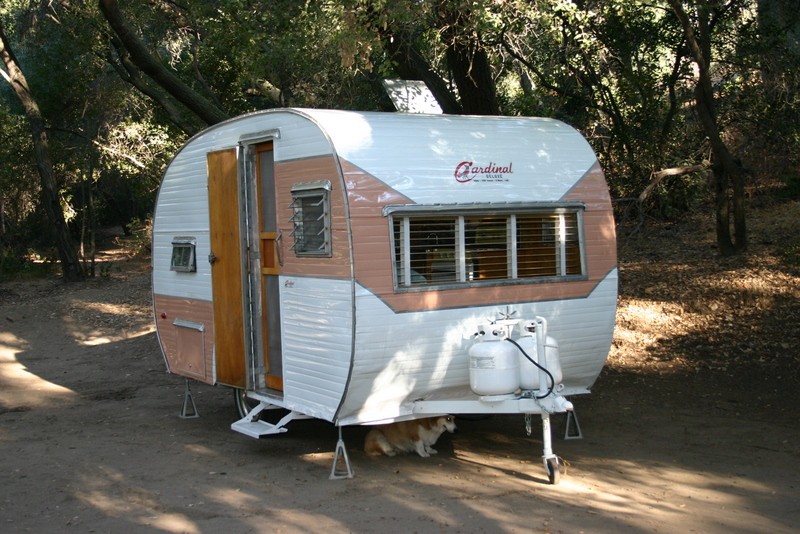 "It's Cool Under a Cardinal"
1956 Cardinal Deluxe
Eric & Kathleen Bescoby
San Marino, California