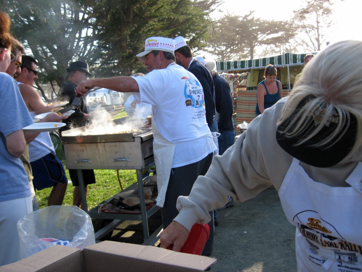 The "Follstad Team" prepares breakfast