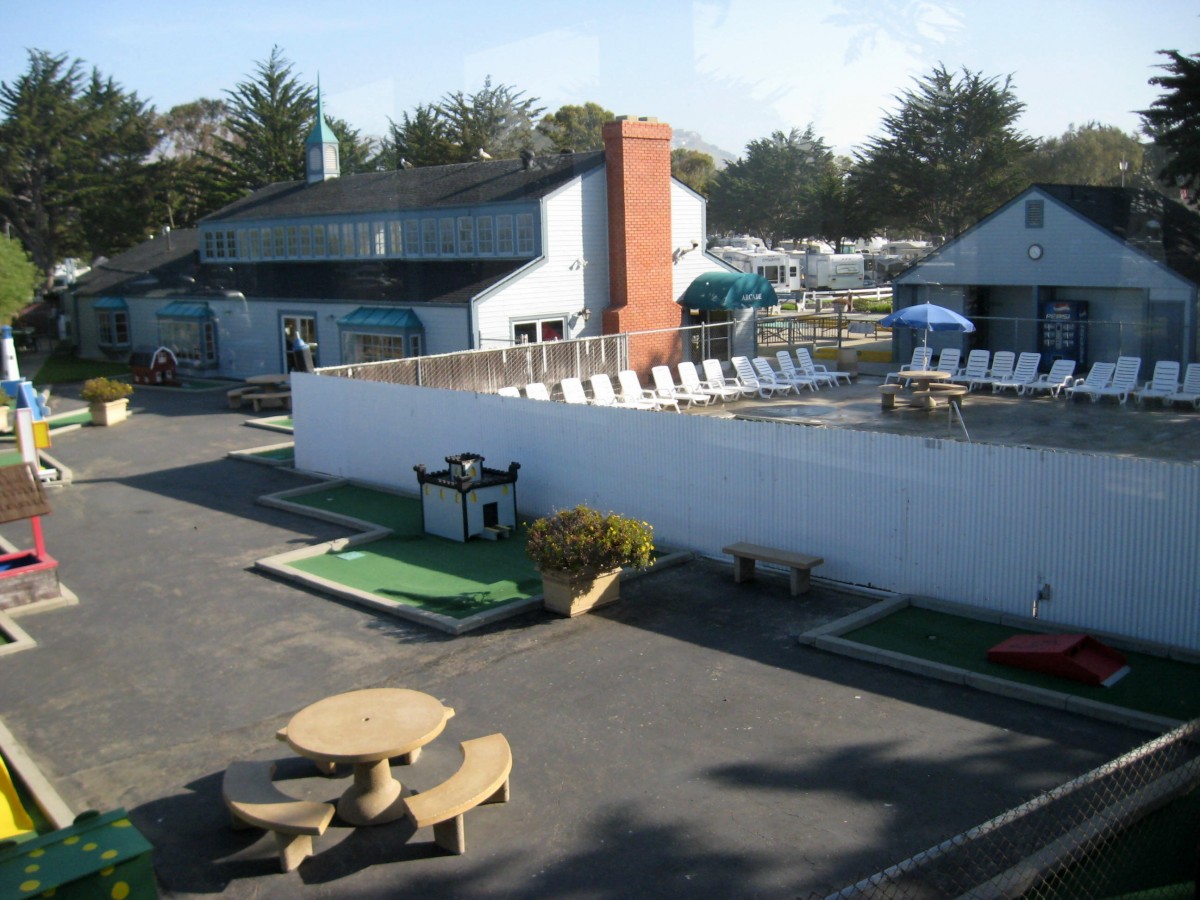 Swimming pool
Miniature golf
