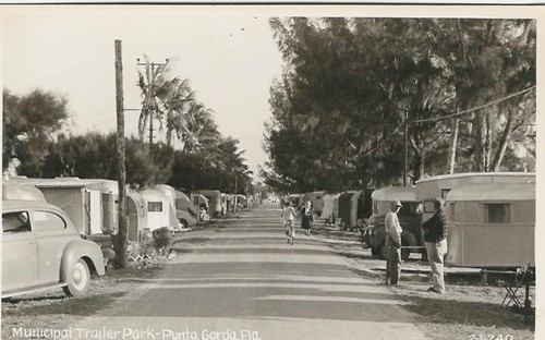 
c.
Municipal Trailer Park
Punta, Gorda, Fla.
2-1-240
(A Photograph Card by W.M.Cline Co., Tenn.)  