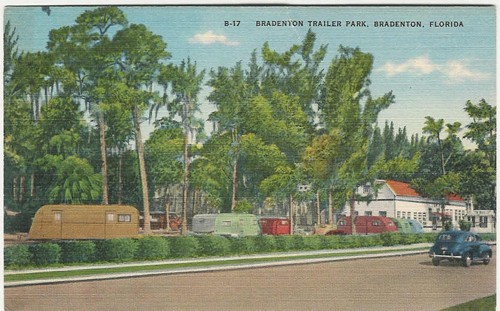 
c.
Bradenton Trailer Park,
Bradenton, Florida
B-17; E-8452
(Published by Hartman Litho Sales Co.,Florida) 