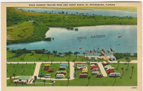 
c.
Snug Harbor Trailer Park and Yacht Basin,
St. Petersburg, Florida
E-9886 (Eastern Photo Litho Company, Massachusetts) 