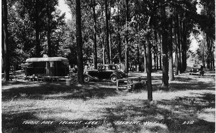 
c. 1930s
TOURIST PARK
Fremont Lake
Fremont, Mich.
B-812 