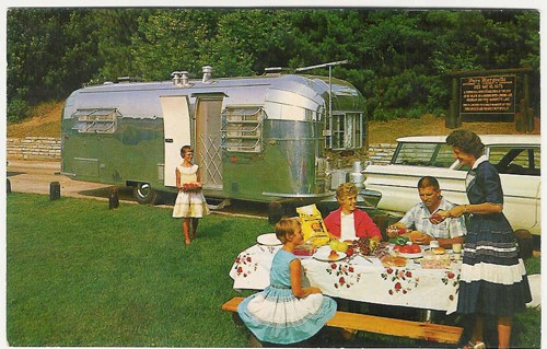c.
AVION
TRAVELCADER 27'
51662 (Photo by John D. Freeman; Published by Freeman Studios, Michigan)