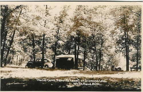 
c.
Trailer Camp, Menold's Resort on Diamond Lake
White Cloud, Mich.
Photo PC (Devolite Peerless) 