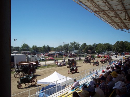 Grandstand
Cavalcade of Power . . .
steam engines and tractors