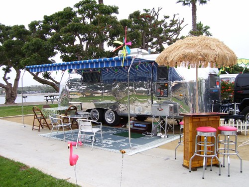 www.vintagetrailercrazy.com