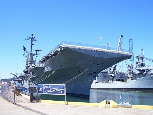 
USS Hornet
Aircraft Carrier 