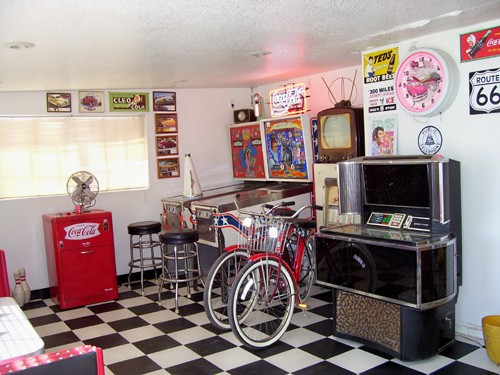 Doug & Esther's vintage '50's diner