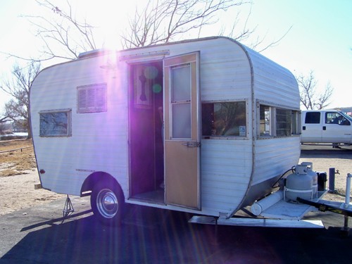 
11 hearty camping families (vintage trailers) braved the cold weather; plus many friendly visitors took "the tour" on Saturday. 