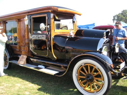 
1917 REO M-6
Hand Carved Funeral Coach 