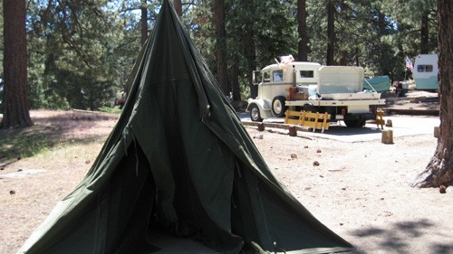 
Raising the tent 