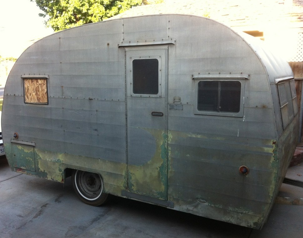 1953 Masterbilt Coach
Art & Gina Mercado
Bakersfield, California