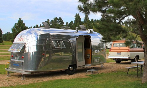 
1956 Airstream Safari 
[1963 Suburban 
Carry-All tow]
Rob &amp; Shari Davis
Edgewater, Colorado
 