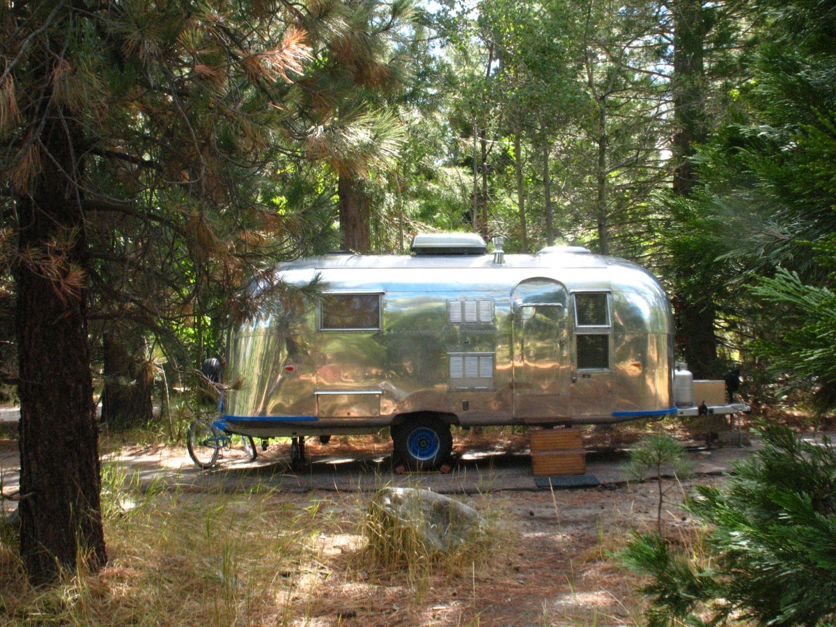 1959 Airstream
Flying Cloud
Stan & Desiree Drury
Grass Valley, California