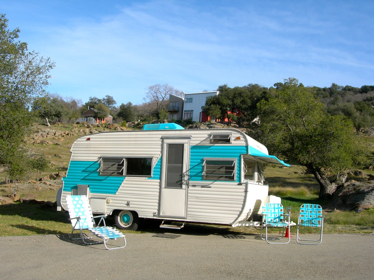 1964 Traveleze
Frank Spevacek
& Kathleen Rosenow
Julian, California