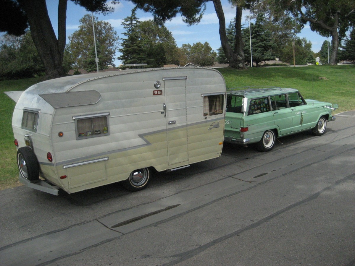 
1958 Shasta Airflyte
[1965 Jeep 
Wagoneer tow]
Dave &amp; Laura Kroesen
Calabasas, California 