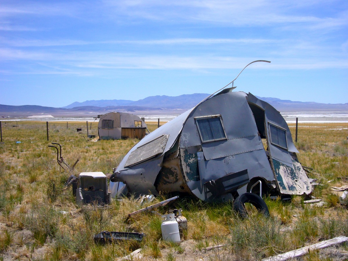 
Rally dedicated to the
restoration &amp; preservation
by the caretakers
of these  vintage trailer
"gems" ...
[Photo courtesy of
Leo &amp; Marlys Keoshian] 